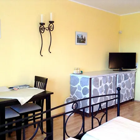 Zur Haltestelle Lasberg