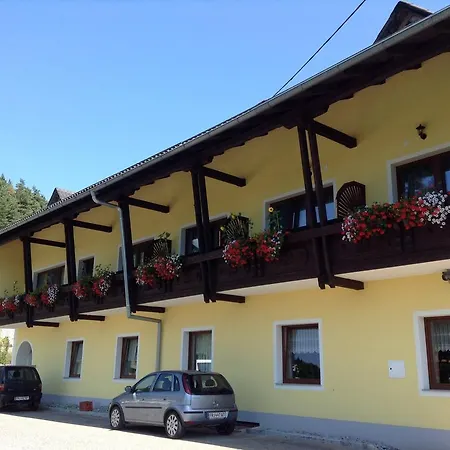 Zur Haltestelle Lasberg