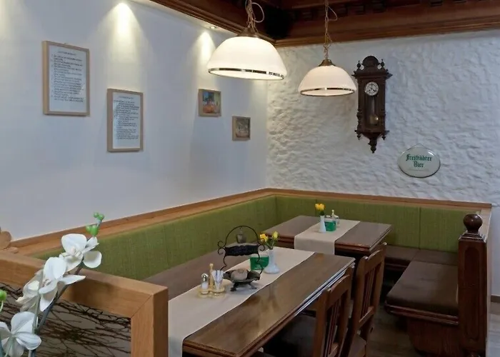 Zur Haltestelle Πανδοχείο