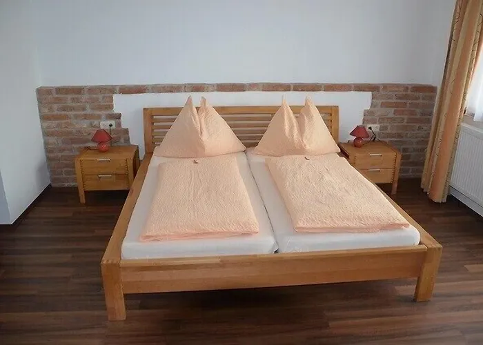 Zur Haltestelle Lasberg