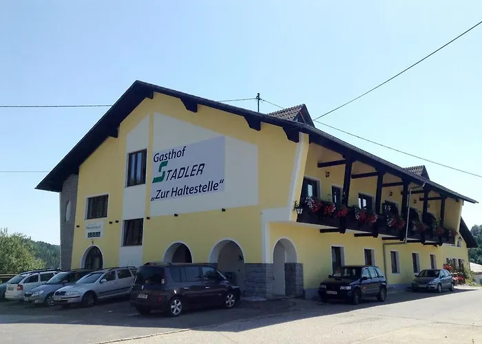 Zur Haltestelle 3* Lasberg