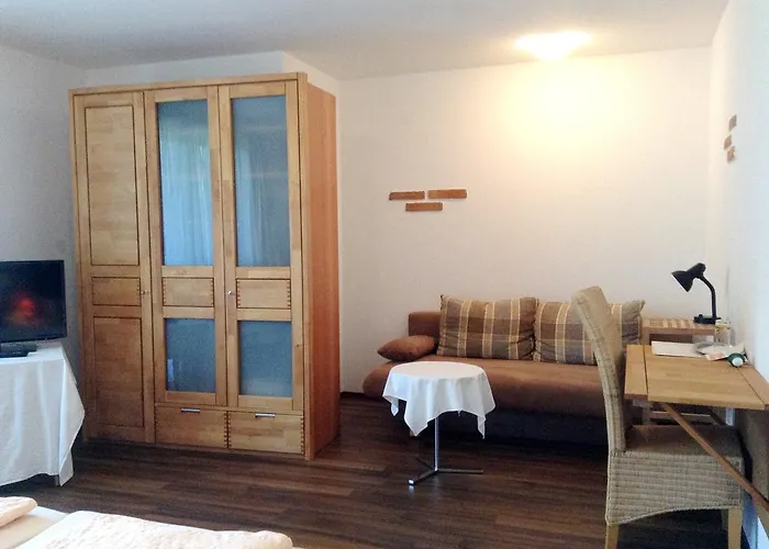 Zur Haltestelle 3* Lasberg