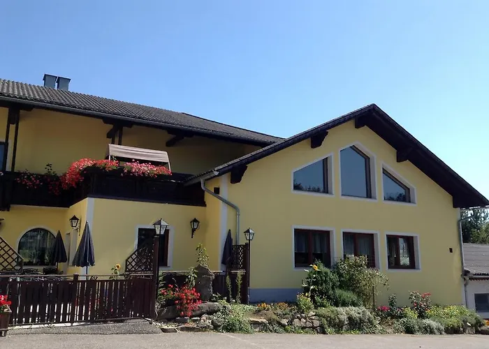 Zur Haltestelle 3* Lasberg