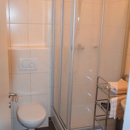 Zur Haltestelle Lasberg