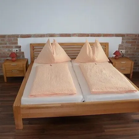 Zur Haltestelle Lasberg