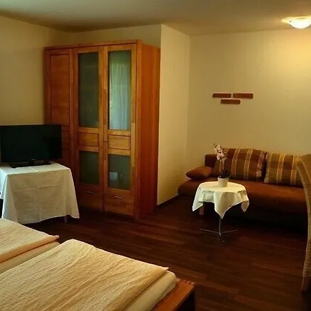 Zur Haltestelle Mini-hôtel 3*