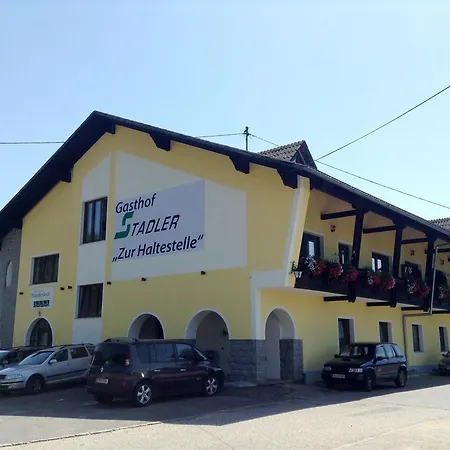 Zur Haltestelle 3* Lasberg