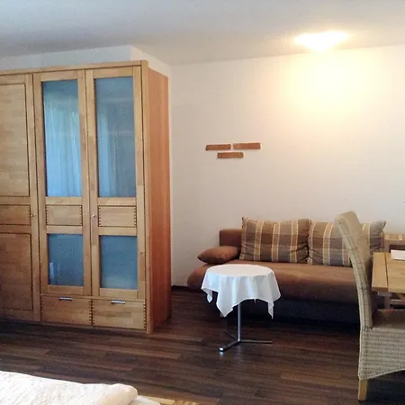 Zur Haltestelle 3* Lasberg