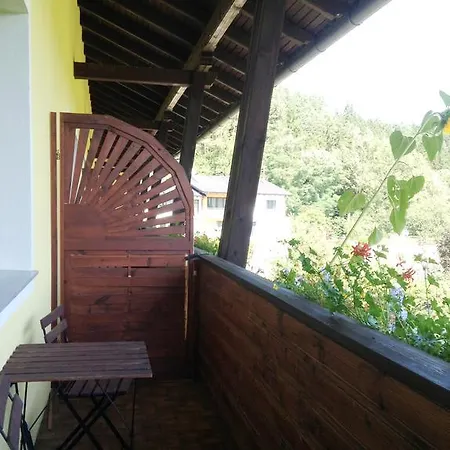 Zur Haltestelle Lasberg