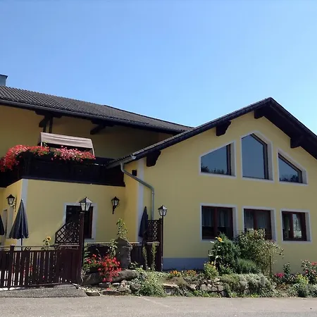 Zur Haltestelle 3* Lasberg