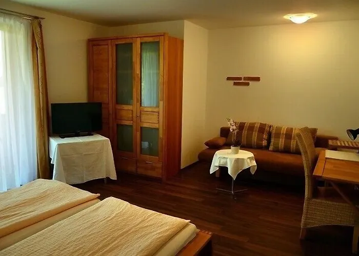 Zur Haltestelle Inn 3*