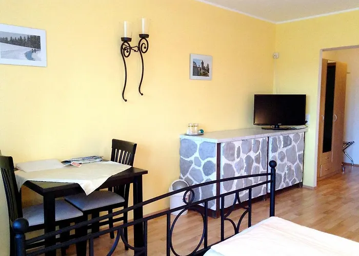 Zur Haltestelle Lasberg