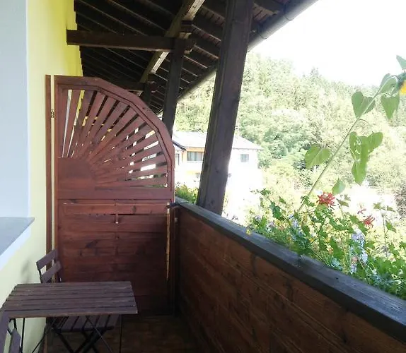 Zur Haltestelle Lasberg